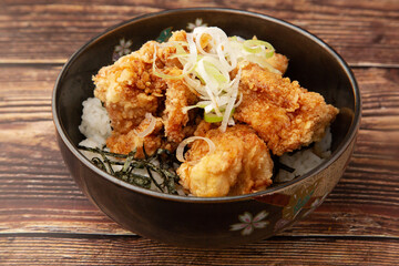 鶏肉の唐揚げ丼