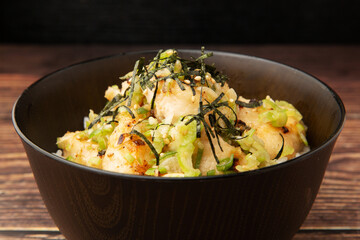鶏肉のネギ塩丼