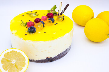 Delicious lemon cake with chocolate biscuit base