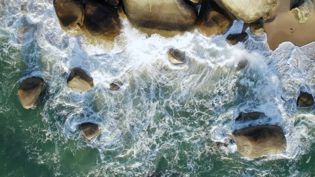 Drone footage of Balne&aacute;rio Cambori&uacute;, sunrise at Interpraias