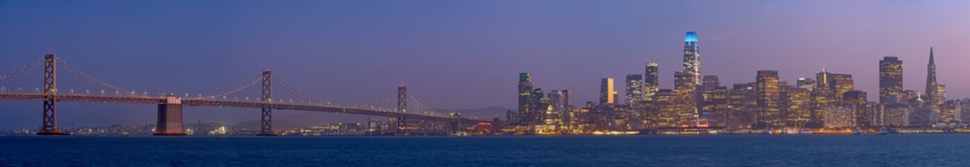 Fototapeta na wymiar San Francisco skyline view at night