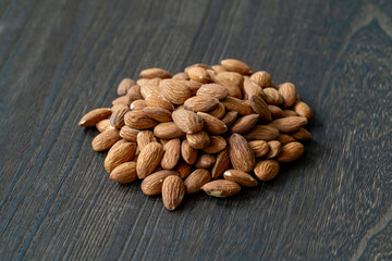 山盛りのアーモンド　食品サンプル