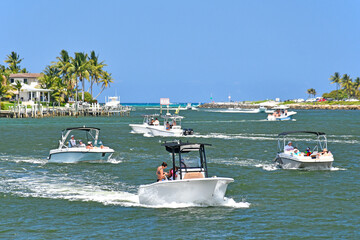 Boats battle against the current of the outgoing tide in the river channel at Jupiter Inlet, Florida © Ryan Tishken
