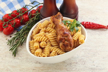 Roasted chicken leg with macaroni