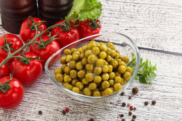 Canned sweet green peas conserve