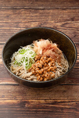 冷し納豆そば
