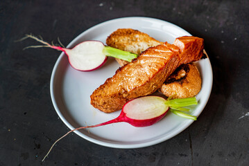 grilled salmon with fresh vegetables