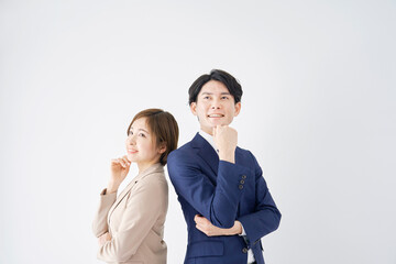 白背景で想像するビジネスウーマンとビジネスマン