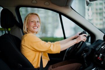 Naklejka premium Beautiful woman driving a car.