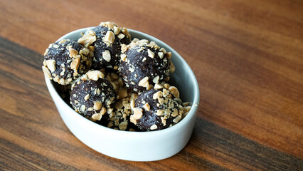 Raw cocoa date balls with peanuts