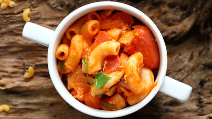spaghetti in white plate on wooden background