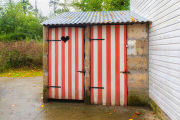 Toilet red and white doors with a little hart for the lady's 