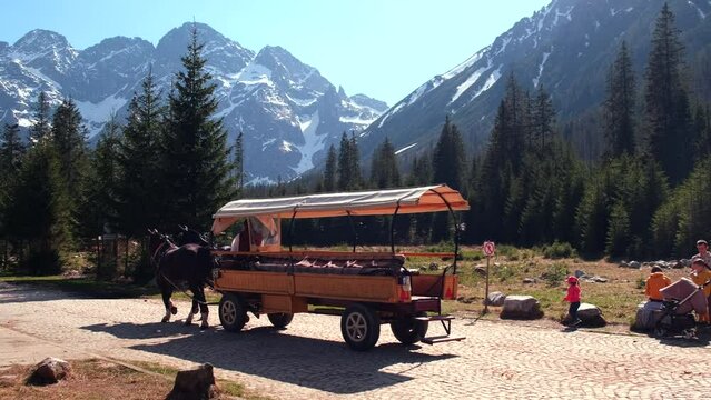 attraction horse ride to Morskie oko Poland