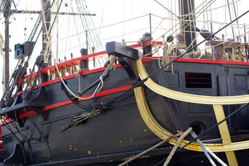 Voilier dans le port de Saint-Malo