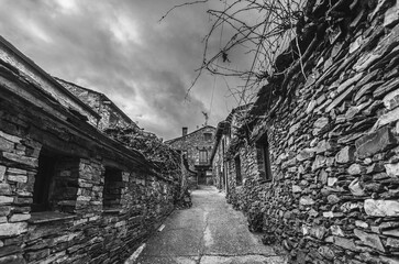 Obraz premium Valverde de los Arroyos, a small and picturesque town, located within the Los Pueblos Negros route surrounded by an exceptional natural environment.