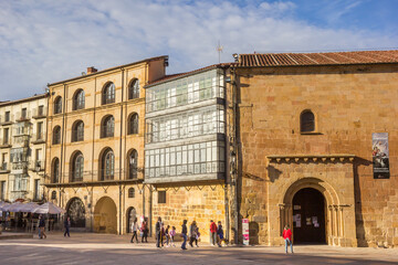 Fototapeta na wymiar Plaza mayor with historic buildings and people in Soria, Spain