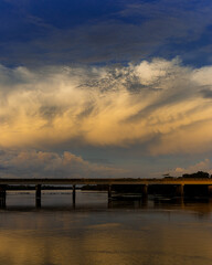 Obraz premium sunset at the pier