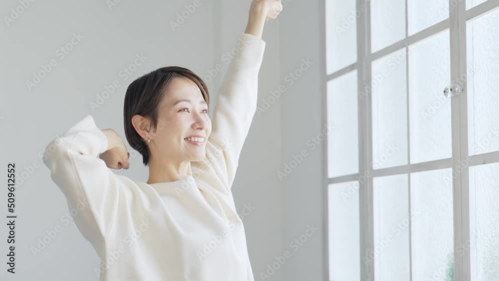 Poster リラックスする女性　ボディケア　健康