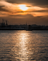Naklejka premium Sunset by the sea