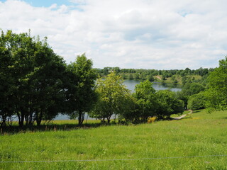 Weinfelder Maar, auch Totenmaar genannt, ist ein Maar südöstlich der Stadt Daun in der Eifel, Rheinland-Pfalz 