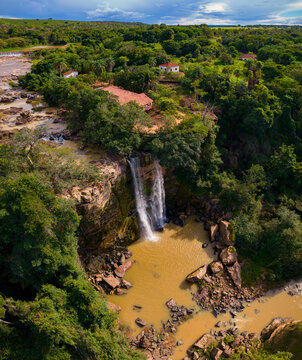 Cachoeira localizada em Chapada dos Guimarães no Brasil