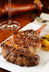 Sirloin steak with potatoes