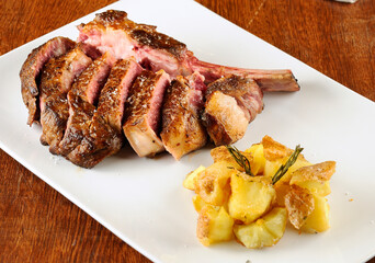 Sirloin steak with potatoes