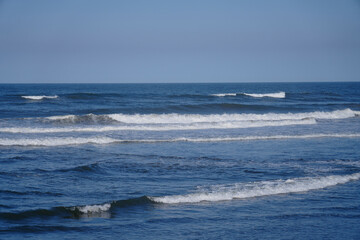打ち寄せる波