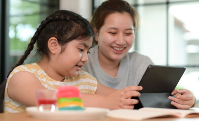 Asian girls study with a tutor, private lessons at home, sisters and sisters.