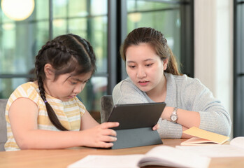 Asian girls study with a tutor, private lessons at home, sisters and sisters.