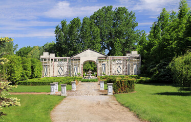 Obraz premium Summer landscape of regular park