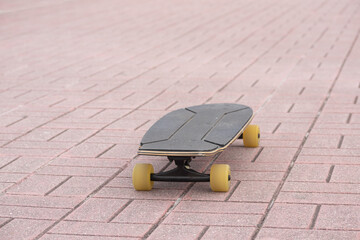 Patinete ruedas amarillas 