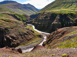 Islandia Husavik Hals montañas y prados verdes