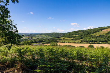 Obraz premium Paysage de la Suisse normande depuis les Rochers des Parc à Clécy par un jour de printemps