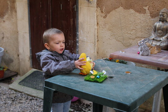 ENFANT &agrave; pacques