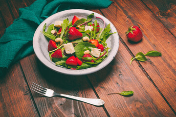Erdbeer Gorgonzola Spinat Salat