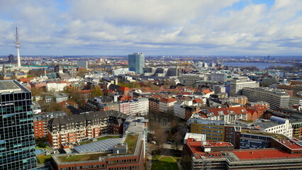 Fototapeta na wymiar weiter Blick vom Kirchturm St. Michaelis (Michel) auf Hamburg