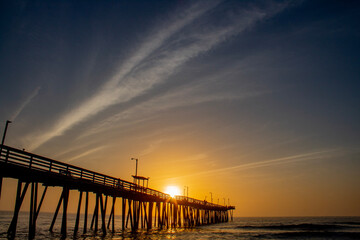 Fototapeta na wymiar sunrise over the pier