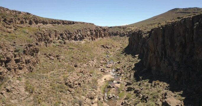 Ca&ntilde;adon Laguna Blanca