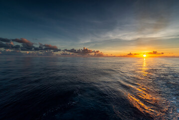 Fototapeta premium sunset over the sea