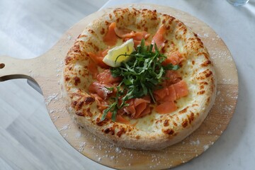 Pizza au saumon, ville de Troyes, France