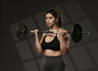 Obraz premium Size plus indian woman doing fitness workout