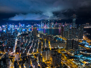 Fototapeta premium Aerial view of Hong Kong city at night