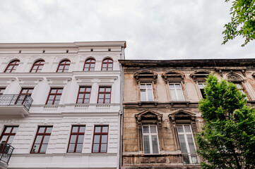 kamienice w różnym stanie technicznym © rozentuzjazmowany