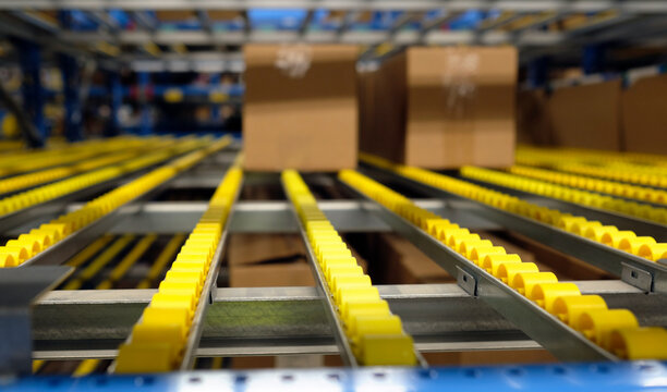 Selective focus inside a logistics and distribution center