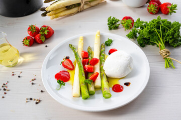 Burrata cheese with asparagus and strawberries