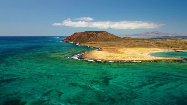 Fabulous aerial panning clip of the tropical looking island of Lobos near Corralejo in Fuerteventura 