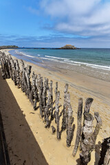 Frankreich - Bretagne - Saint-Malo - Strand - Wellenbrecher