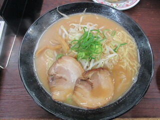 日本で一番有名な中華料理チェーン「餃子の王将」の王将ラーメン大盛
