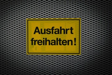 Schild Ausfahrt freihalten! am Gittertor, Parken verboten